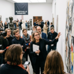 Kyra Vertes erklärt Kunstkritik: Wie professionelle Bewertung den Diskurs prägt
